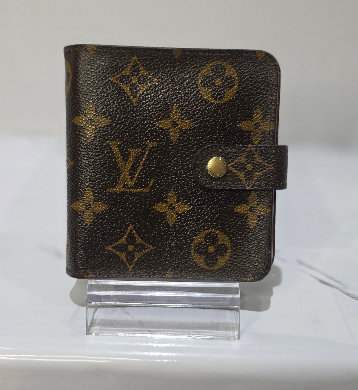 Pre- Owned Louis Vuitton Monogram Compact Wallet