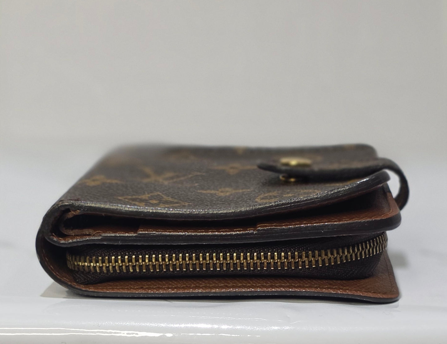 Pre- Owned Louis Vuitton Monogram Compact Wallet