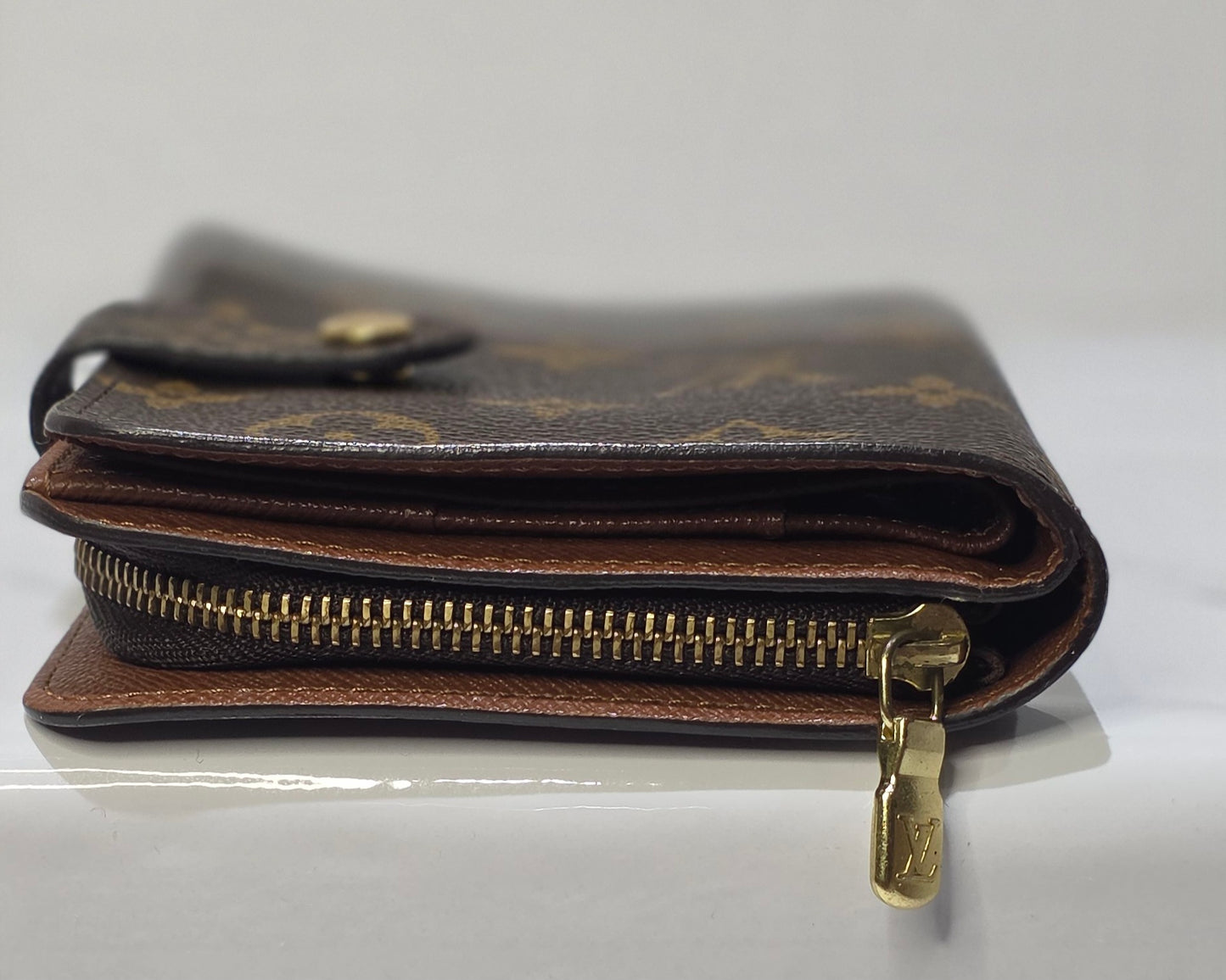 Pre- Owned Louis Vuitton Monogram Compact Wallet